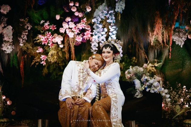 PHOTO: 8 Interesting Facts about Denny Caknan & Bella Bonita's Wedding, Traditional Javanese Marriage Vows - Dowry of 12