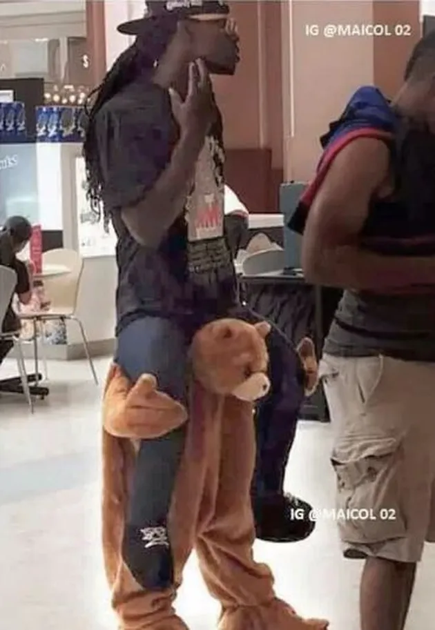 kostum aneh, orang pakai kostum aneh, hal unik