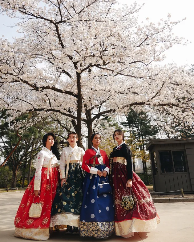 Yura Yunita, Isyana Sarasvati, Gamaliel, dan Audrey Tapiheru di Korea Selatan