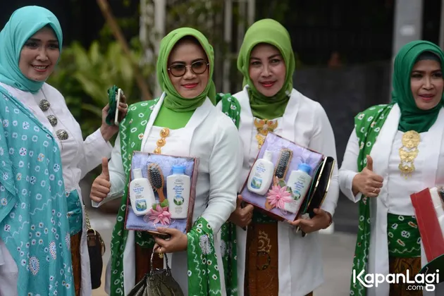 Kahiyang Ayu &amp; Bobby Nasution - Jokowi