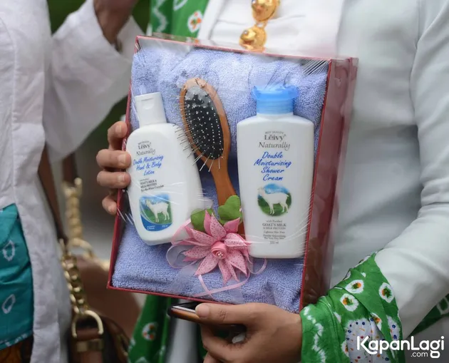 Kahiyang Ayu &amp; Bobby Nasution - Jokowi