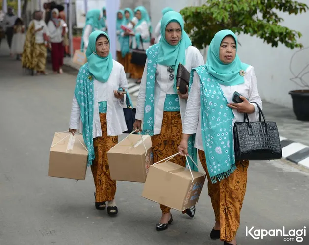 Kahiyang Ayu &amp; Bobby Nasution - Jokowi