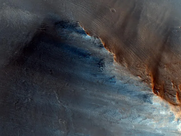 Air Mengalir di Planet Mars