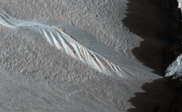 Air Mengalir di Planet Mars