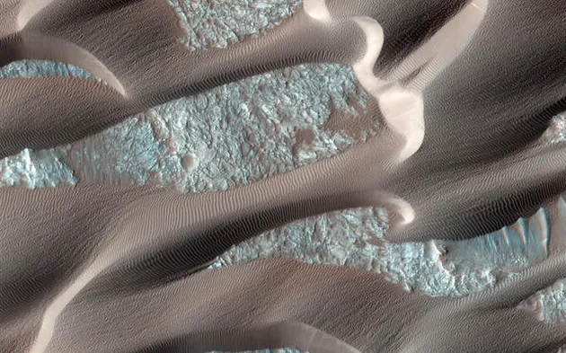 Air Mengalir di Planet Mars
