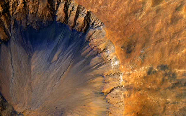 Air Mengalir di Planet Mars