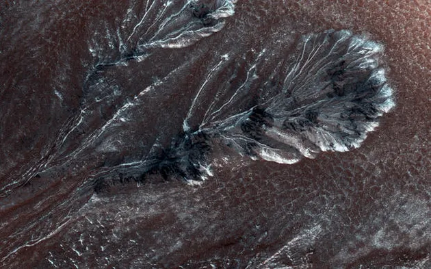 Air Mengalir di Planet Mars