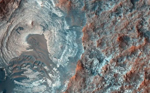 Air Mengalir di Planet Mars
