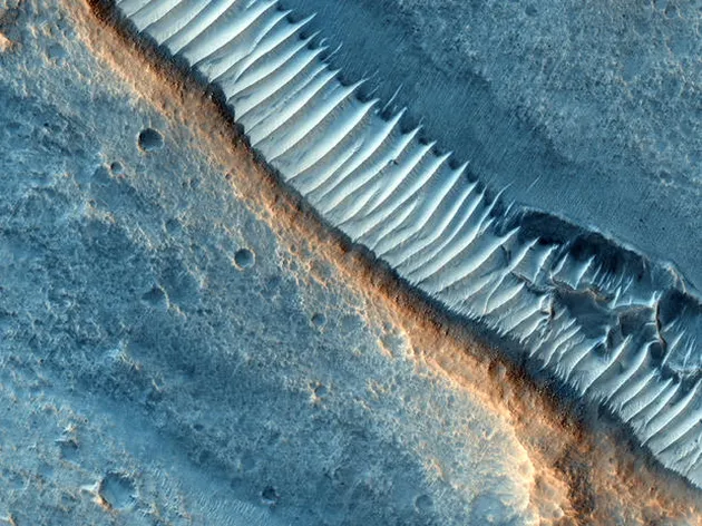 Air Mengalir di Planet Mars