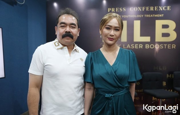 PHOTO: Inviting Adam Suseno for Treatment, Inul Daratista: Let's be Fresh and Fit