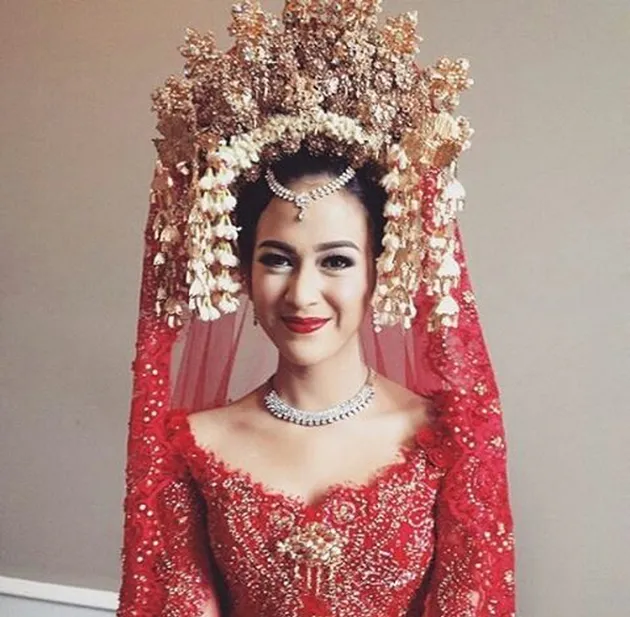 Nina Zatulini Menikah