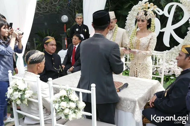 selvi kitty menikah
