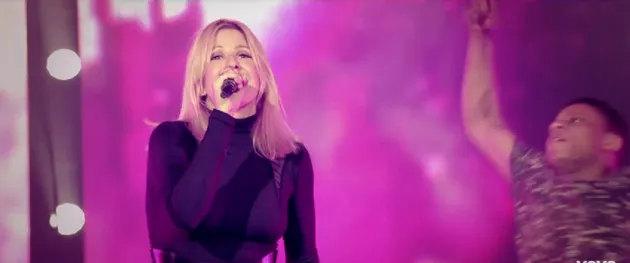 Ellie Goulding baru saja merilis klip terbarunya yang berjudul 'Something In The Way You Move'.