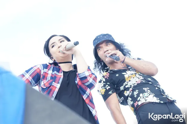 FOTO: Aksi Slank Manggung Bareng Artis Kenamaan di #KonserGue2