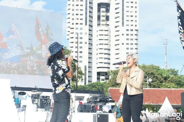 FOTO: Aksi Slank Manggung Bareng Artis Kenamaan di #KonserGue2