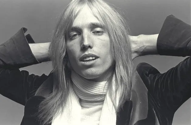 Sukses dalam ranah musik pop nyatanya tak membuat Tom Petty berhasil di dunia akting lewat film seperti THE POSTMAN.