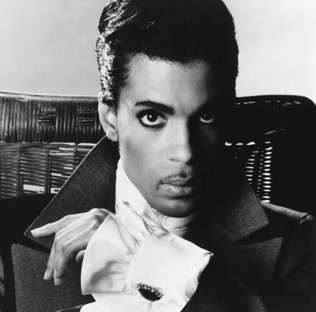 Legendaris, Prince memang dikenal sebagai sosok musisi multi-talenta. Hanya saja, aktingnya dalam film GRAFFITI BRIDGE tak semulus soundtrack miliknya yang mendapat apresiasi positif.