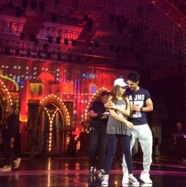 Kedekatan Ayu Ting Ting &amp; Ravi Bhatia