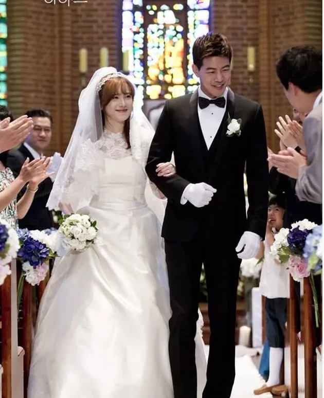FOTO: AKTRIS CANTIK KOREA PAKAI GAUN PENGANTIN KLASIK ...