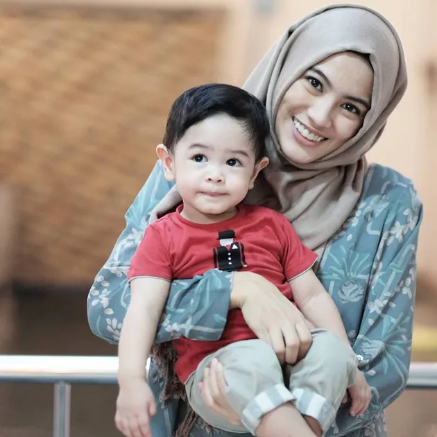 OOTD Fashion Hijaber Alyssa Soebandono