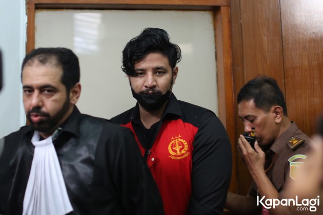Ammar Zoni Appears Calmer During the Trial, Not Accompanied by Irish Bella