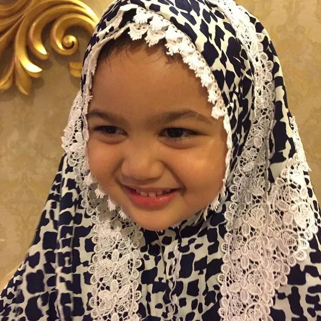 Anak Seleb Pakai Kerudung