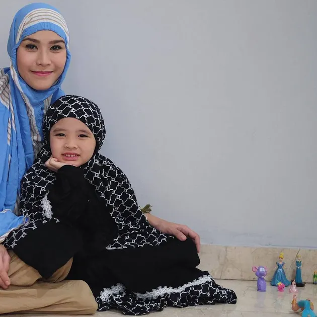 Anak Seleb Pakai Kerudung