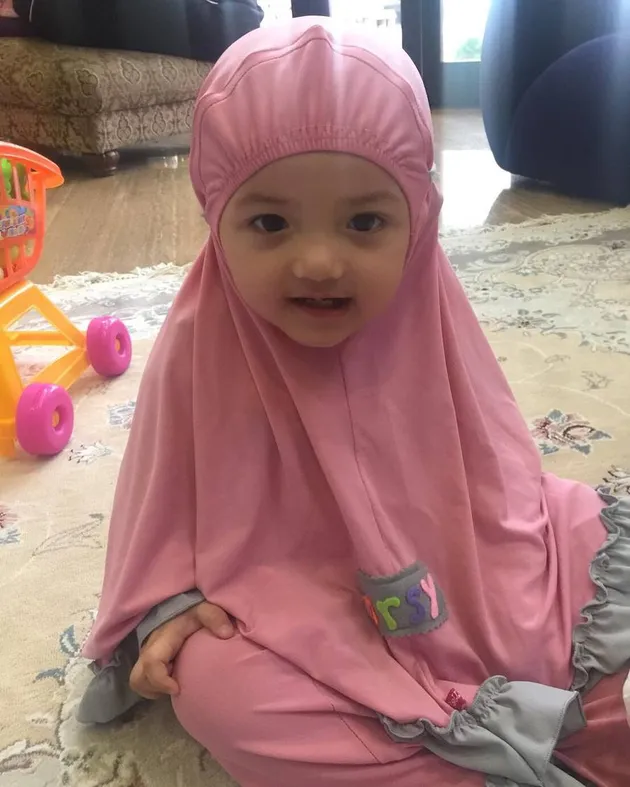 Anak Seleb Pakai Kerudung
