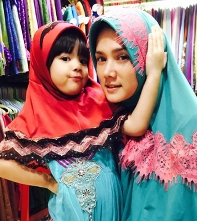 Anak Seleb Pakai Kerudung