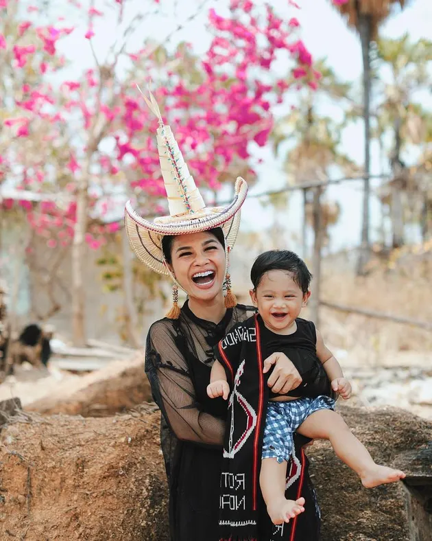 Andien Liburan ke NTT