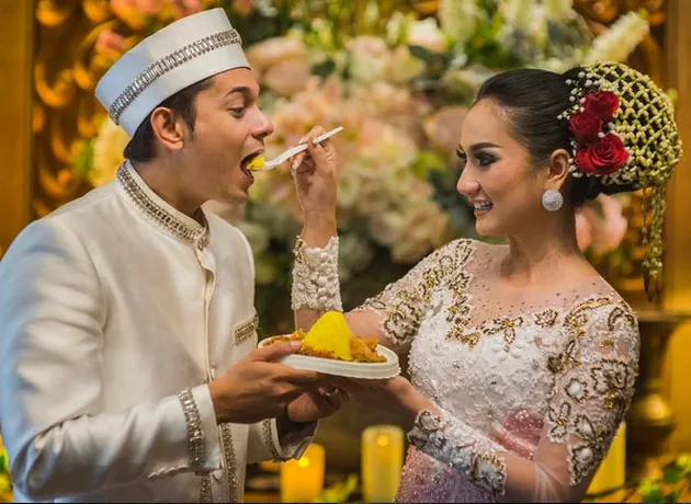 Andrew Andika - Tengku Dewi Putri Honeymoon ke Bali