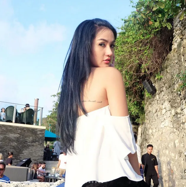 Andrew Andika - Tengku Dewi Putri Honeymoon ke Bali