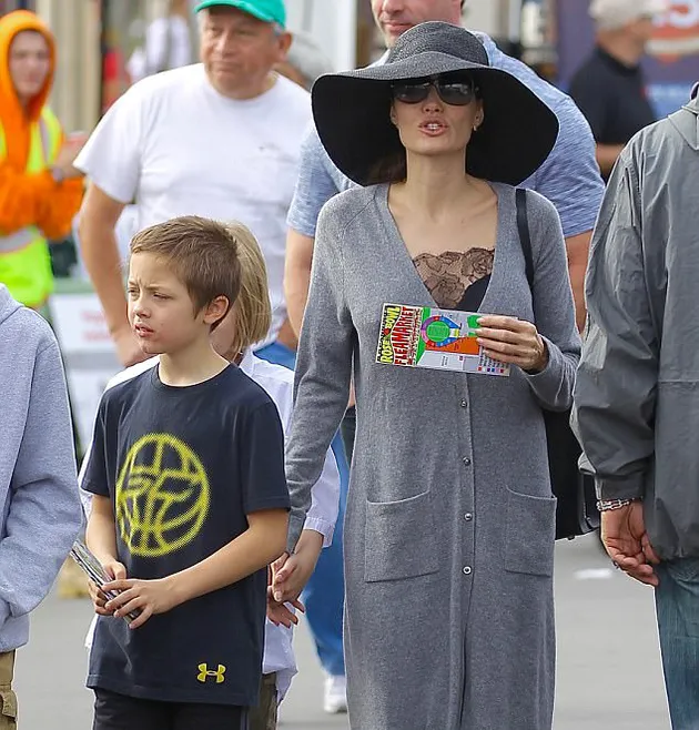 Angelina Jolie &amp; Anaknya ke Pasar
