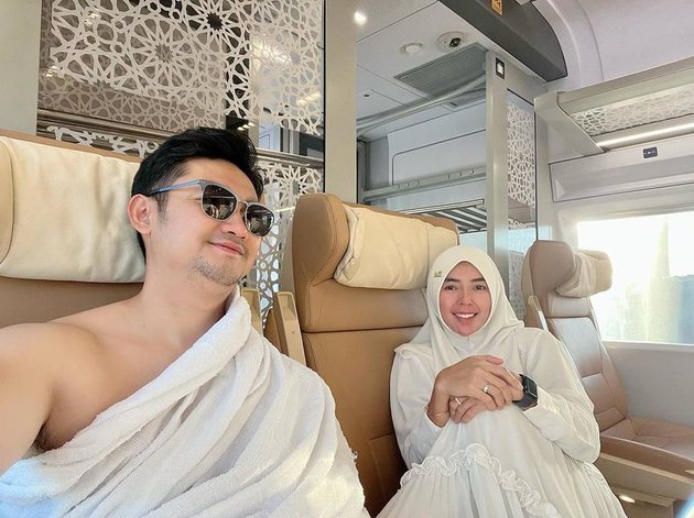 Angga Wijaya Shows Affection with Wife and Enjoys Life, Netizens: Some Are Getting Heated