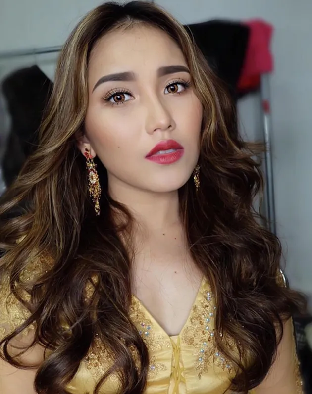 FOTO: Anggun & Flawless, Ayu Ting Ting Menjelma Jadi White ...