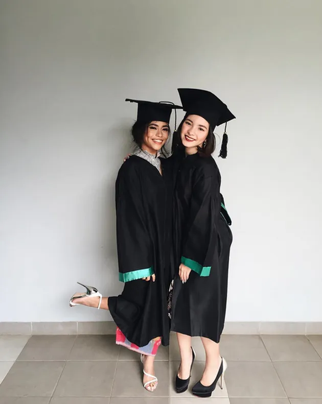 Shaloom Razade Wisuda