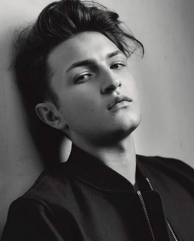 Anwar, Adik Gigi Hadid Yang Ganteng