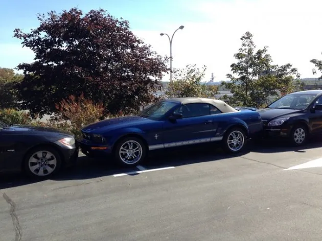 foto unik, foto lucu, parkir sembarangan, karma orang yang parkir sembarangan, hukuman untuk orang y