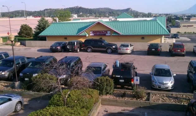 foto unik, foto lucu, parkir sembarangan, karma orang yang parkir sembarangan, hukuman untuk orang y