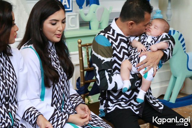 FOTO: AQIQAH BABY ARSYA, TAMPIL KOMPAK - DIGELAR DI RUMAH 