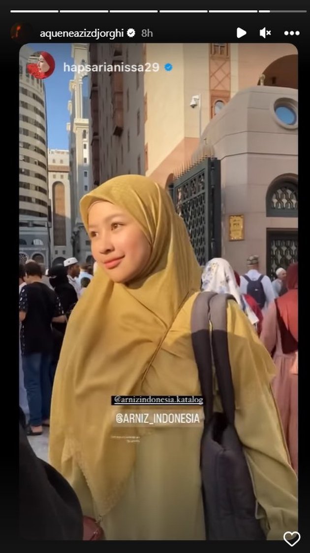 Aquene, the child of Sultan Djorghi and Annisa Trihapsari, wearing a Syar'i Hijab during Umrah, looks even more beautiful with adorable cheeks