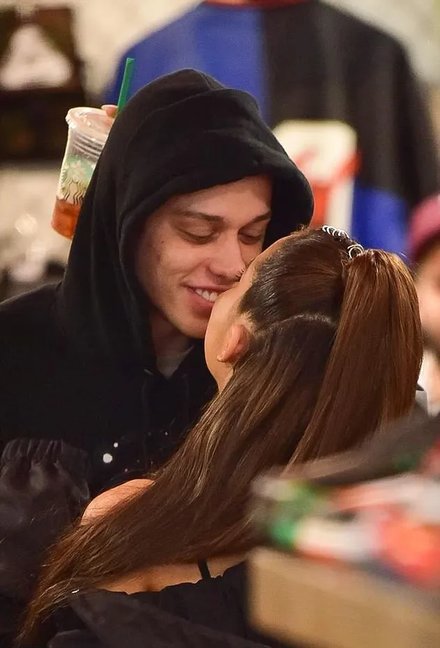 Ariana Grande - Pete Davidson