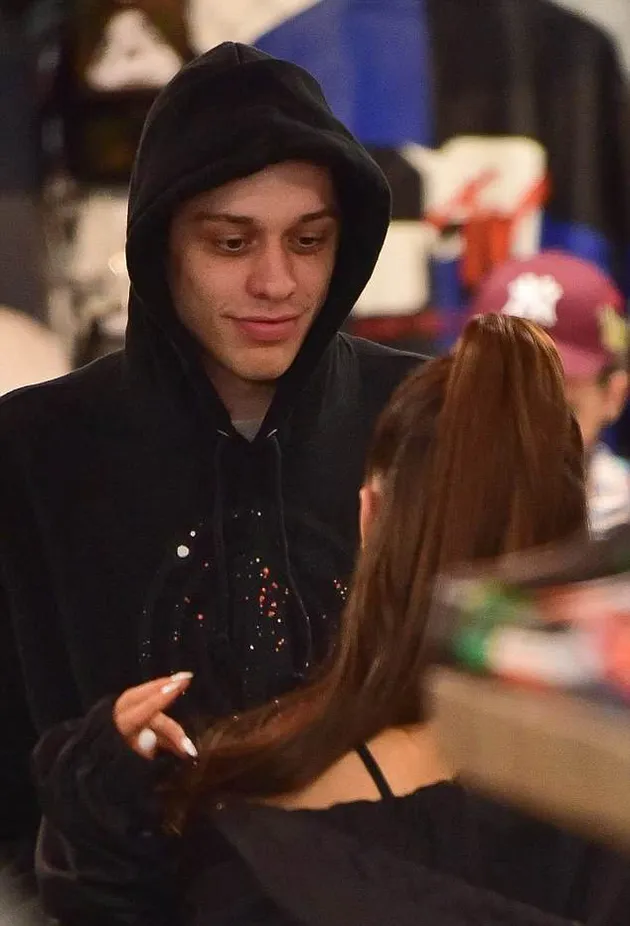Ariana Grande - Pete Davidson