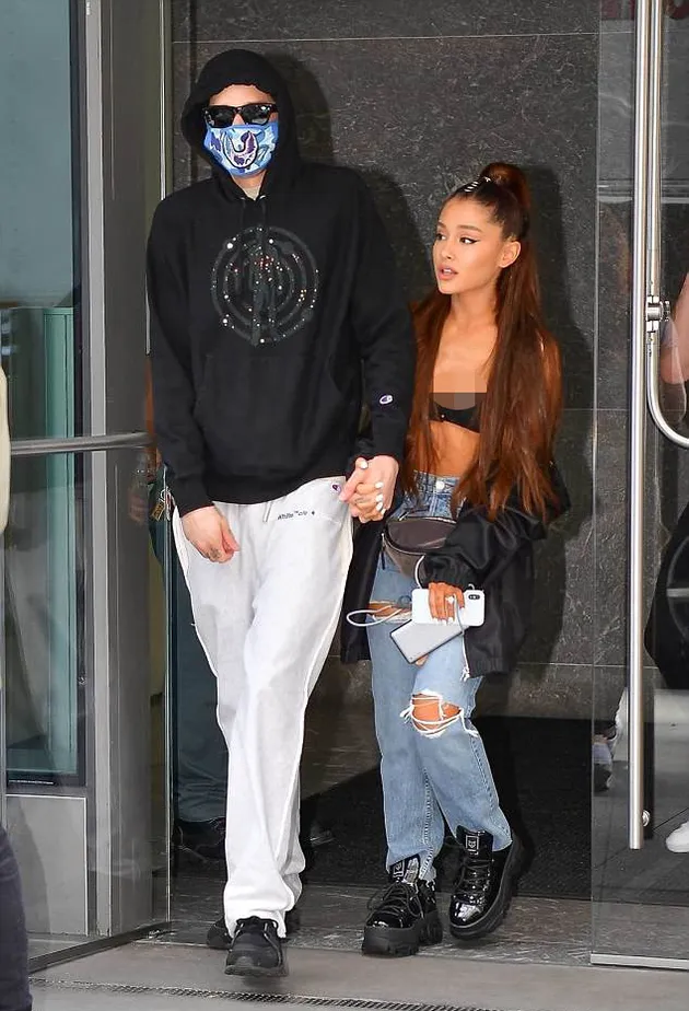 Ariana Grande - Pete Davidson