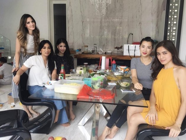 FOTO ARISAN SOSIALITA NIA RAMADHANI - JEDAR, MAMA STYLISH 