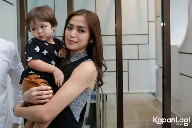 bayi seleb di ultah Amora Lemos