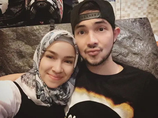 Aryani Fitriana Berhijab Cantik
