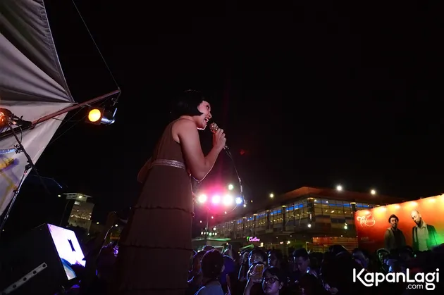 Dibuka dengan Senandung Maaf, penampilan WSTCC di MLDSPOT Stage Buss Jazz, mendapat riuh tepuk tangan dari penonton.