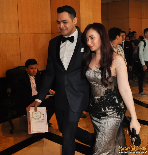 pernikahan chelsea olivia dan glenn