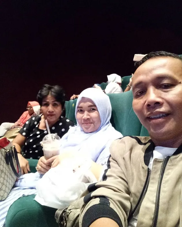 Liburan Orangtua Ayu Ting Ting